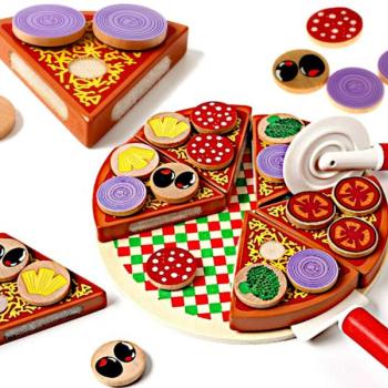 Fából készült pizza játék feltétekkel kép
